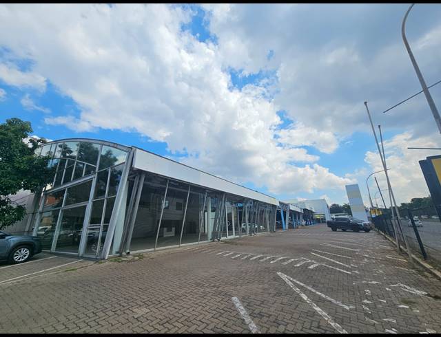 1,842M² SHOWROOM TO LET IN BRUMA